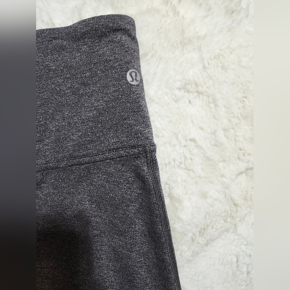 Lululemon Take A Hint 7/8 Tight *25". Size 6. - Picture 12 of 17